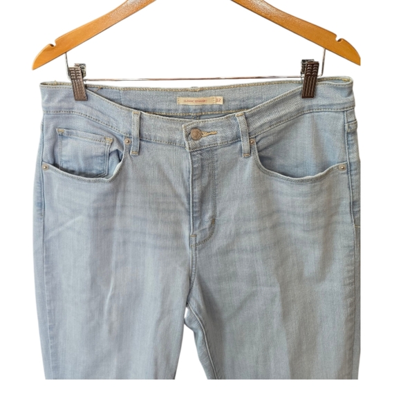 Levis Classic Mid Rise Straight Leg Light Blue Jeans 12 - Picture 2 of 6